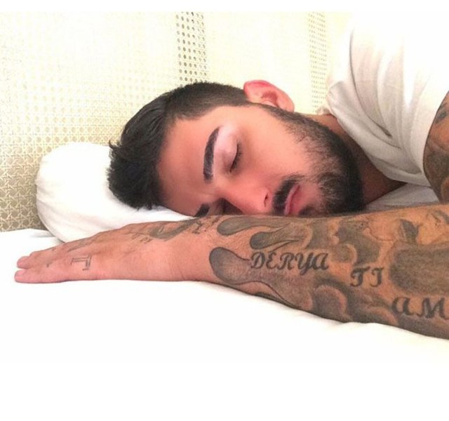 İdo daha önce annesi Derya Tuna ve babası İbrahim Tatlıses'in dövmelerini de yaptırmıştı.