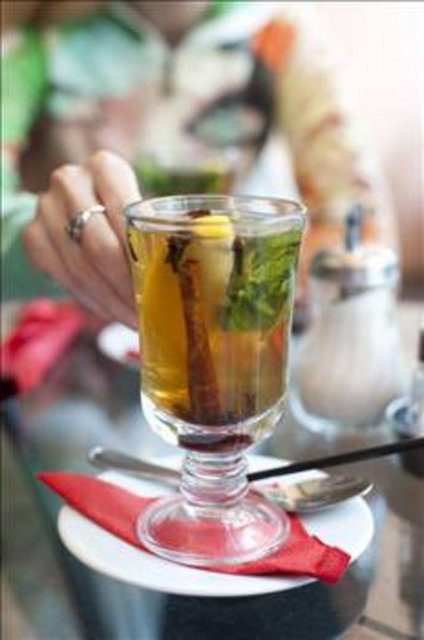 Kitapta yer alan bilgilerden derlenen bilgiye göre, kanser tedavisinde etkili olduğu belirtilen bitkiler ve etkili olduğu kanser türleri şöyle: