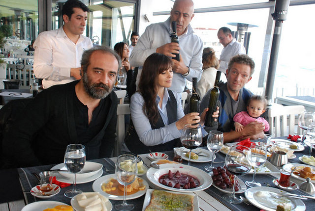 Monica Bellucci - ve Vincent Cassell'in 14 yıllık - evliliği ihanet yüzünden bitti. Bellucci'nin 2009 yılında Antalya'da - tanıştığı Talman - İsmailov'la aşk - yaşadığı iddia - ediliyor.