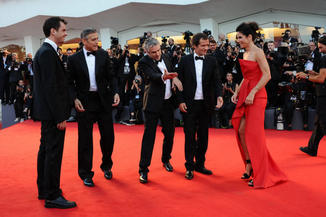 İtalya'da ünlü aktörle birlikte yaşayan Clooney'nin sevgilisi Stacy Keibler'in festival boyunca ortada görünmemesiydi.
