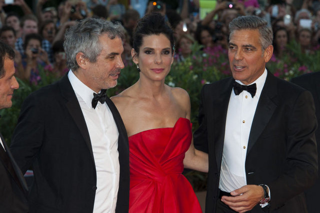 Clooney ve Bullock her fırsatta "Aşk yok" dese de...