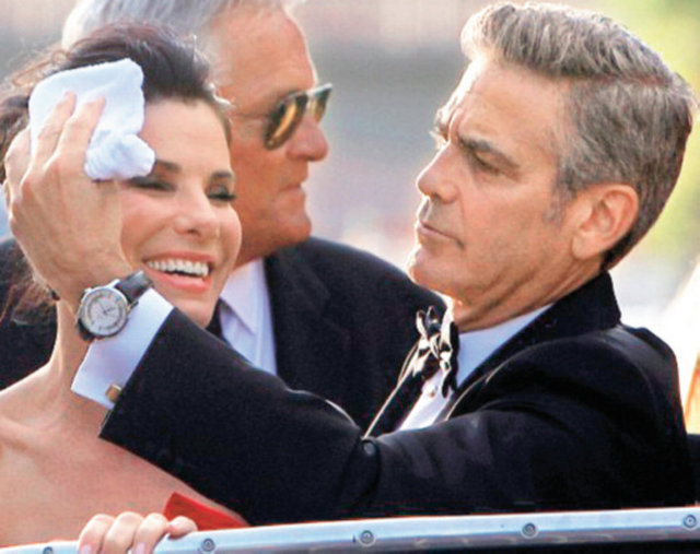 Clooney'nin sevgilisinden ayrıldığı haberi ikili arasındaki aşk dedikodularını alevlendirdi.