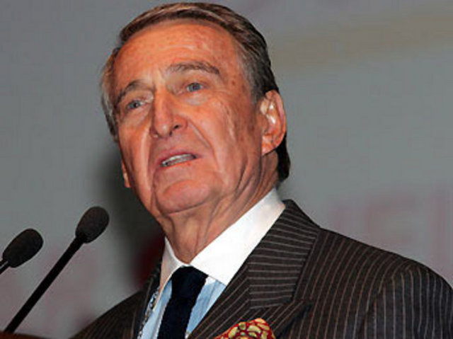 1970'lerde Koç Topluluğu, gelişimini hız kesmeden sürdürerek bünyesine yeni şirketler katar; ihracata yönelir ve dış ticaret şirketleri kurar. Türkiye'nin en büyük şirketler topluluğu olan Koç Holding bugün dünyanın 217. büyük şirketi.