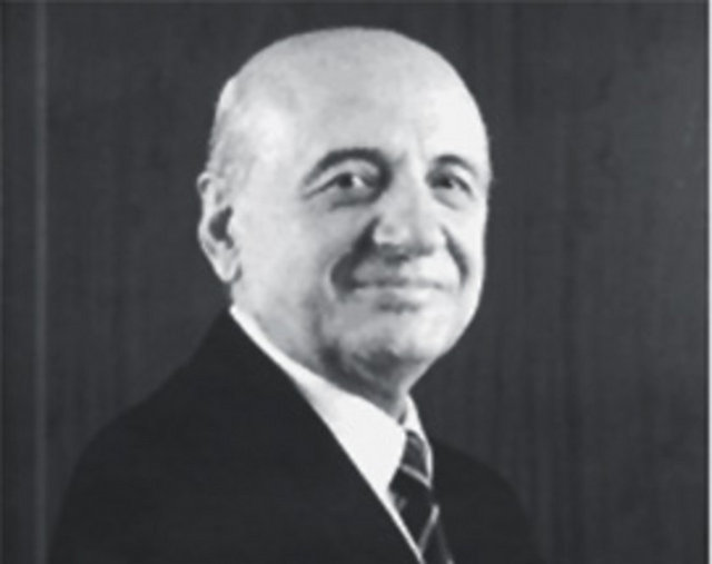 1950'de daha sonra Doğuş Holding'in temeli olacak olan şirketini 9 bin lira sermaye ile kuran Ayhan Şahenk, İrili ufaklı 16 baraj ve toplam 66 inşaat projesini gerçekleştirdi.