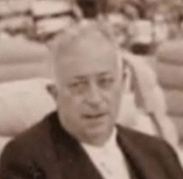 1925 yılında pamuk ticaretine başlayan Hacı Ömer Sabancı, birçok iş alanında faaliyet gösterdi.