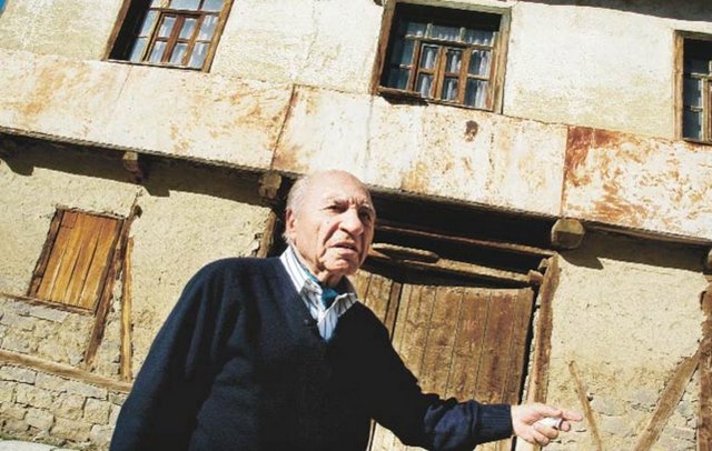 57 yıl liderliğini yaptığı grubu bugün 6 bin kişinin çalıştığı, çelik, distribütörlük, lojistik ve enerji alanlarında faaliyet gösteren bir dünya şirketi haline getirdi.