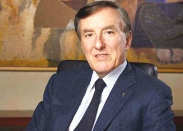 Eczacıbaşı tarafından 23 Kasım 1952'de açılan ilk modern Türk ilaç fabrikası, takip eden yıllarda gelişerek her türlü ürünü üretebilecek konuma geldi.