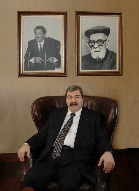 1904 yılında Gaziantep'de Sani Konukoğlu'nun girişimleriyle ile holdingin ilk işletmesi sayılabilecek bir dokuma tezgahı ile faaliyetlerine başlayan SANKO Holding, 1966 yılında Hilal Kollektif Şirketi 'nin kurulmasıyla birlikte büyümesini sürdürmüştür.