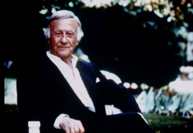 Eczacıbaşı Holding'in kurucusu Dr. Nejat F. Eczacıbaşı, Heidelberg, Chicago ve Berlin üniversitelerindeki kimya yüksek öğrenimini tamamladıktan sonra, 1941 yılında Istanbul'da bir ilaç laboratuvarı kurdu.