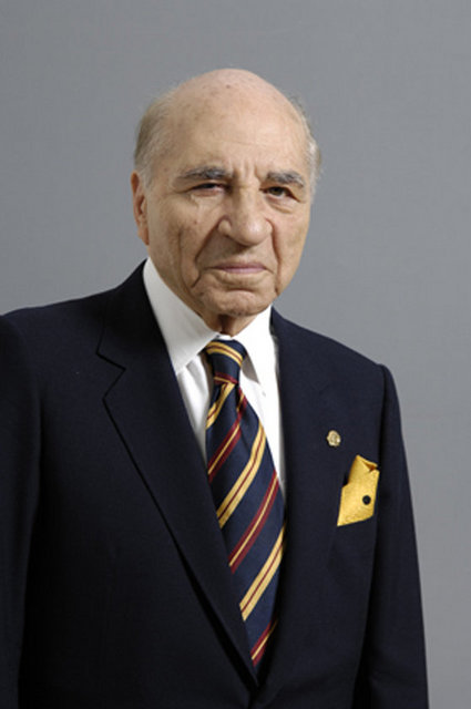 iş hayatına 1944 yılında öğrenci iken babasının kurduğu İstikbal Ticaret'te başlayan Asım Kocabıyık, Sanayi yatırımlarına 1958 yılında Borusan Boru Sanayii AŞ ile adım attı.