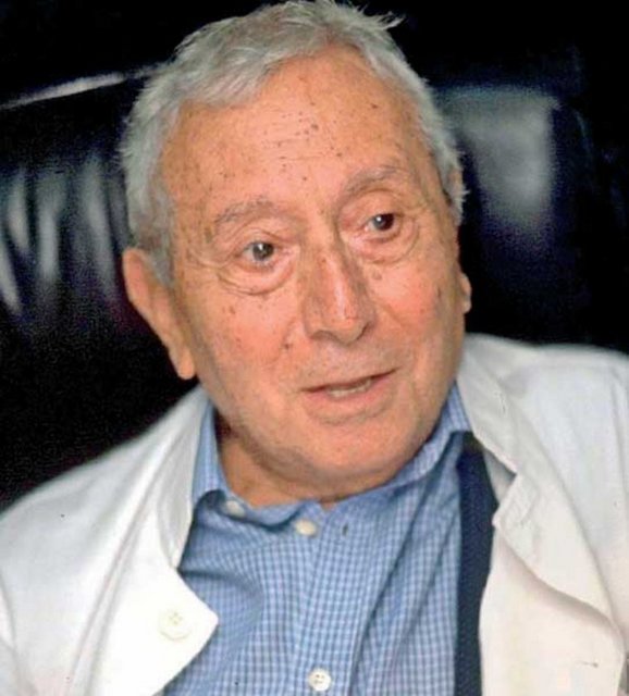 1962 yılında Beyoğlu'nda ilk mağazasını açan Vİtali Hakko, Türkiye'yi modern mağazacılık anlayışıyla tanıştırdı. Vakko, Türkiye'nin en önemli ve öncü Tekstil devlerinden biridir.