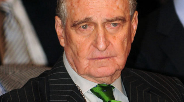 Vehbi Koç, Holding'in Yönetim Kurulu Başkanı olur.