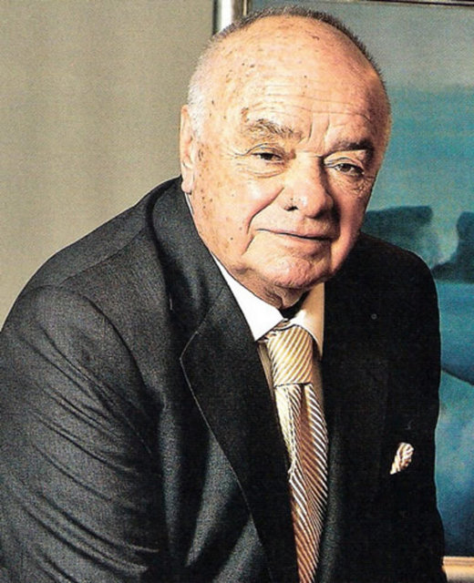 İnşaat mühendisi Şarık Tara ve eniştesi Sadi gülçelik tarafından 1957 yılında kurulan ENKA Kollektif Şirketi daha sonra Anonim Şirket'e, 1972'de de ENKA Holding A.Ş.'ye dönüşmüştür.