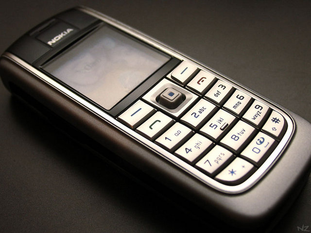 2004-Nokia 6020