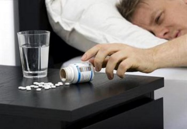 UYKUSUZLUK İÇİN İLAÇ ALMAK GEREKİR - YANLIŞ -