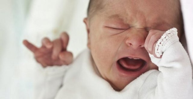 Çocuklarda ve özellikle bebeklerde, sindirim sistemi yanlış çevre koşulları, açlık durumları, yetersiz beslenme, susuz kalma ve bazı hastalıklar uyku bozukluklarına neden olabilir.