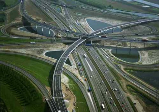 22-Ulaştırma - 2012:Yüzde 2.5    2013: Yüzde 2.7