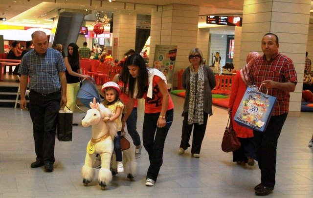 TANSU ÇİLLER VE TORUNU CANSU ÇİLLER