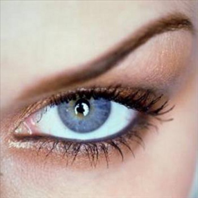 GÖZLER YENİLENMİYOR -  - Gözler, kornea tabakası haricinde kendini yenileme özelliğine sahip değil. Zaman geçip yaş ilerledikçe gözleriniz de sizinle birlikte yaşlanıyor.