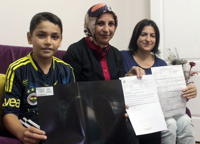 Acil müdahalelerde büyük sorunlara yol açabilecek olan bu hastalık sebebiyle herhangi bir çalışma olmadığı için şikayetçi olan anne Seyran Bayram kimliklere kalbi sağdadır ibaresinin konulmasını istedi.