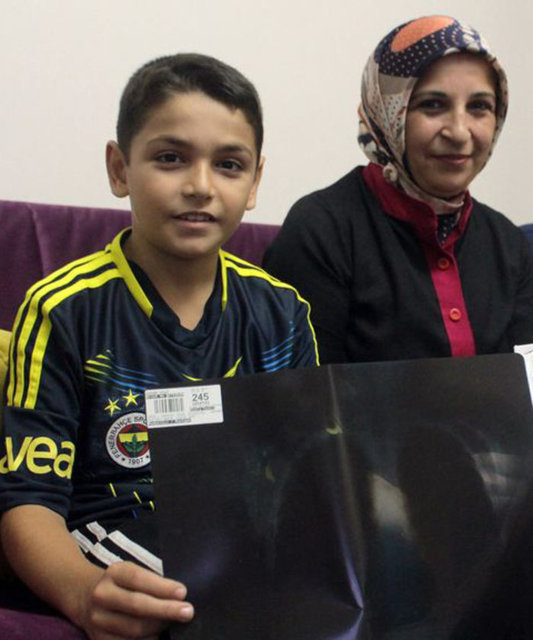 Ben bir anne olarak endişe ediyorum. Ya bir acil müdahale gerekirse çocuğumun kalbinin sağda olduğunu bilmedikleri için öldü diye orada bırakıp gidecekler çocuğumu diye korkuyorum" dedi.