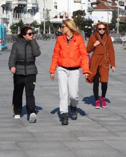 Ben de "E soruyorum işte anlat. Sağlıklı mı?" dedim.