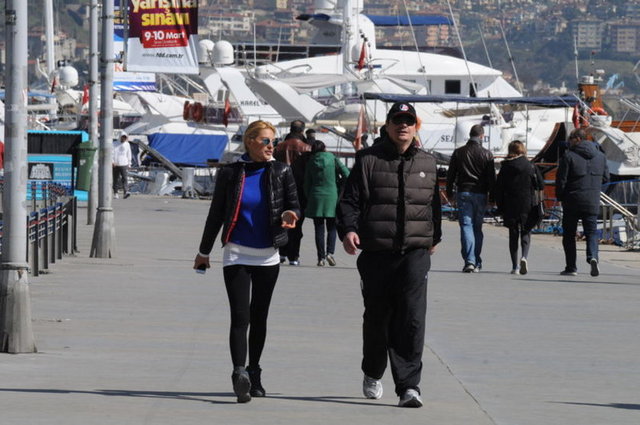 -80 kilo üzerinde bir kadın ayda 9-10, 100 kilo üzeri bir erkek ayda 12-15 kilo rahat verir. -