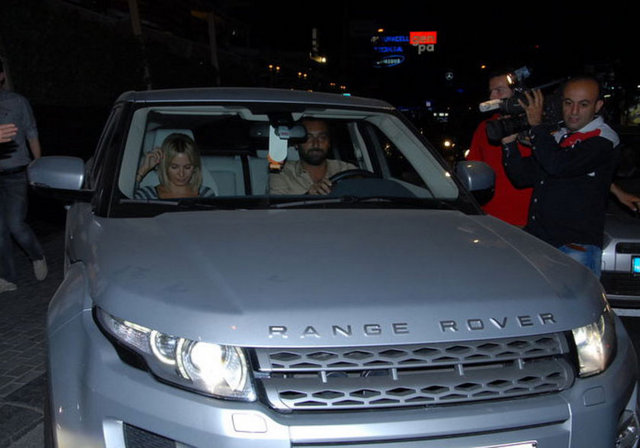 Altan, bir gün önce yeni sevgilisi Ece Erken'le görüntülenmişti.