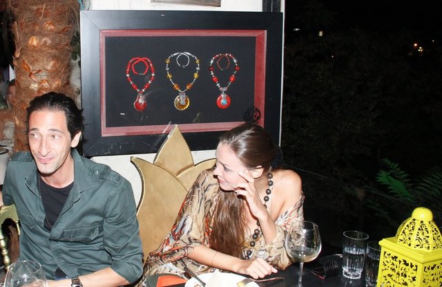 ADRIAN BRODY VE SEVGİLİSİ LARA FIETO