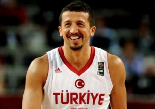 Hidayet Türkoğlu -  2008 yılında NBA'de, 19,5 sayı, 5,7 ribaund ve 5 asist ortalamasıyla en çok gelişme kaydeden oyuncu (MIP) ödülüne layık görüldü[2] ve 2009 yılında, takımıyla NBA finaline kadar gitmiştir.