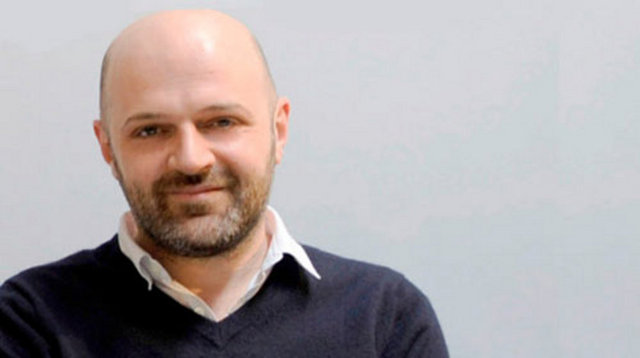 Hüseyin Çağlayan -  Kıbrıs Türkü asıllı Britanyalı moda tasarımcısı. Yılın İngiliz Tasarımcısı ödülünü iki kez (1999 ve 2000'de) kazanmış ve 2006'da Britanya İmparatorluğu Nişanı ile ödüllendirilmiştir