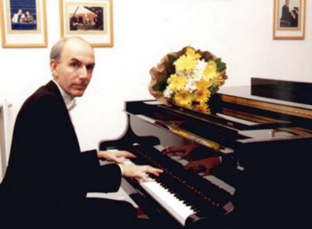 Betin Güneş - Türk piyano sanatçısı, orkestra şefi