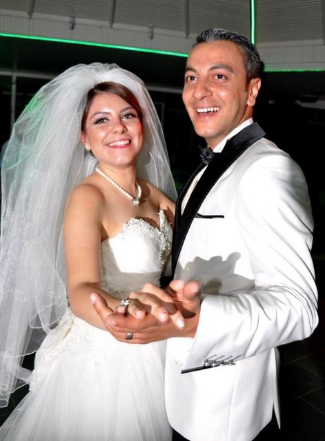 Türkiye'de ilk tüp bebek yöntemiyle dünyaya gelen 25 yaşındaki Dilek Katrancı, dünya evine girdi.