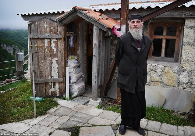 "Gençken içki içip uyuşturucu madde satıyordum. Sonra bir gün hapse düştüm.