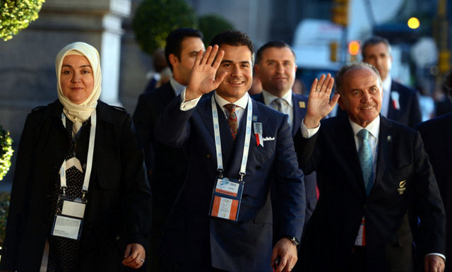 Gençlik ve Spor Bakanı Suat Kılıç ile İstanbul Büyükşehir Belediye Başkanı Kadir Topbaş da törene katıldı.