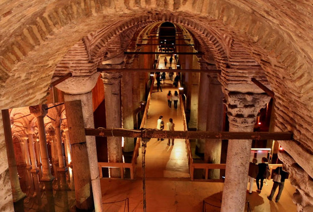 İstanbul'un 'en'leriEn büyük kapalı sarnıç: Yerebatan Sarnıcı