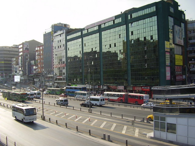 En büyük mahalle: Şirinevler