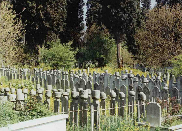 En eski ve büyük mezarlık: Karacaahmet Mezarlığı