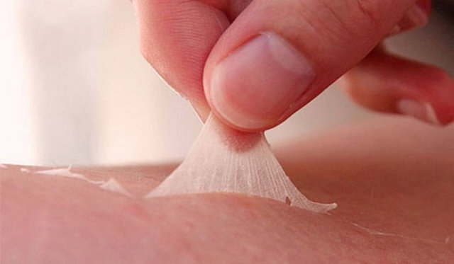 Her insan yaşamı boyunca 22 kilogram deri kaybediyor. -