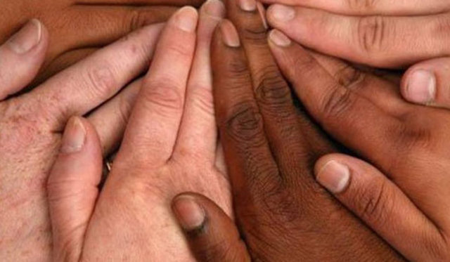 El tırnakları ayak tırnaklarından 4 kat daha hızlı uzar. -  -