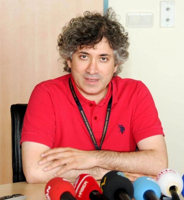 İddiayı kesin bir dille yalanlayan Özkan, "Haberi yeni gördüm. Sadece gülüyorum. Böyle saçma sapan bir şey olabilir mi? Haberle ilgili de gereken yapılacak. Rektörlük aracılığıyla açıklama yapacağım." dedi.