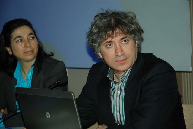 Son olarak geçen hafta Kadın Doğum Anabilim dalında Prof. Dr. Tayup Şimşek ile Doç. Dr. Mehmet Şimşek'in ifadelerinin alındığı belirtildi. Savcılık ifadesi alınan 2 akademisyenin, doktor raporunun ardından serbest bırakıldığı kaydedildi. -