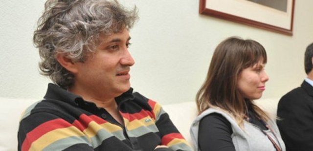 Polise yapılan ihbarda, Tam Gün Yasası nedeniyle üniversiteden ayrılan bazı doktorların, ameliyatları üniversite hastanesinde yapmaya devam ettiği öne sürülmüştü. -