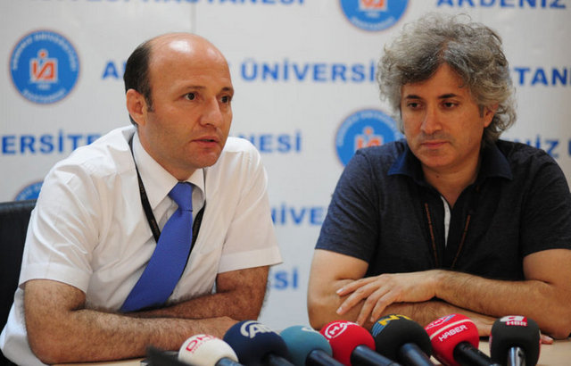 Yaptığı yüz nakilleriyle dünyada adını duyuran Prof. Dr. Ömer Özkan ile eşi Doç. Dr. Özlenen Özkan'ın da aralarında bulunduğu 37 profesör, doçent ve yardımcı doçent hakkında başlatılan soruşturmada, akademisyenlerden bazılarının, başka özel hastanelerde ameliyatlara girdiği de ileri sürüldü.