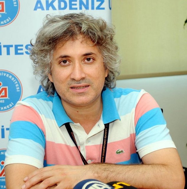 Devletin, hükümetin en önde kişilerinin ricasıyla ameliyat yapan kişiyim. -