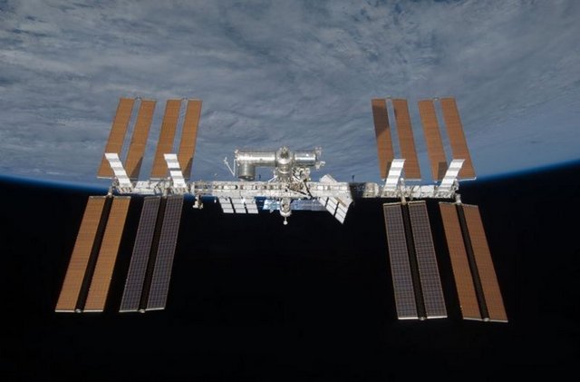 2000 - yılından bu yana astronotların - gittiği istasyonun 1998 yılında - başlayan inşaatı 2011 yılında - tamamlandı. İstasyonun 2020 - yılına kadar görevine devam - etmesi bekleniyor.