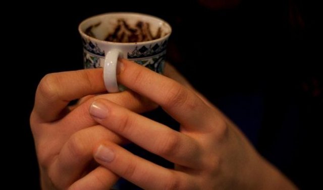 Kahve Falında KAŞIK Görmek:  Elinize iyi fırsatlar geçmeye başlamış artık değerlendirmek gerekir Demektir. -