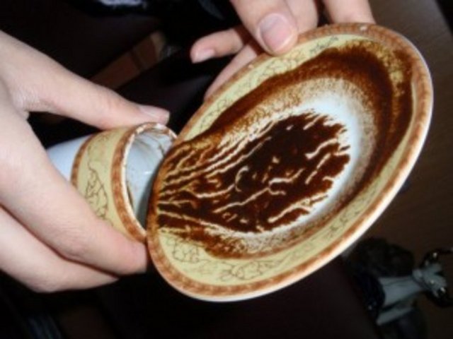 Kahve Falında İÇİ BOŞ NOKTALAR Görmek:  Size karşı iyi niyet beslemeyen insanlara dikkat Demektir.