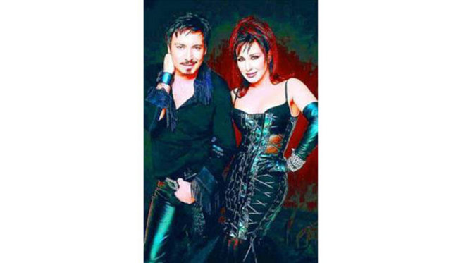 Cenk Eren, Nükhet Duru'ya olan hayranlığını; 'Nükhet yıllarca uzaktan izlediğim ve hayran olduğum bir kadındı onunla olmaktan mutluyum' sözleriyle anlatıyor. -  -