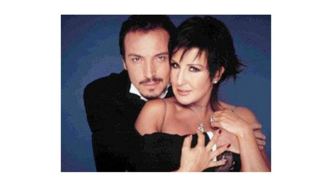 Son yıllarda sahneye birlikte çıkan Duru ve Eren, sundukları şovlarla büyük beğeni topluyorlar... -  -